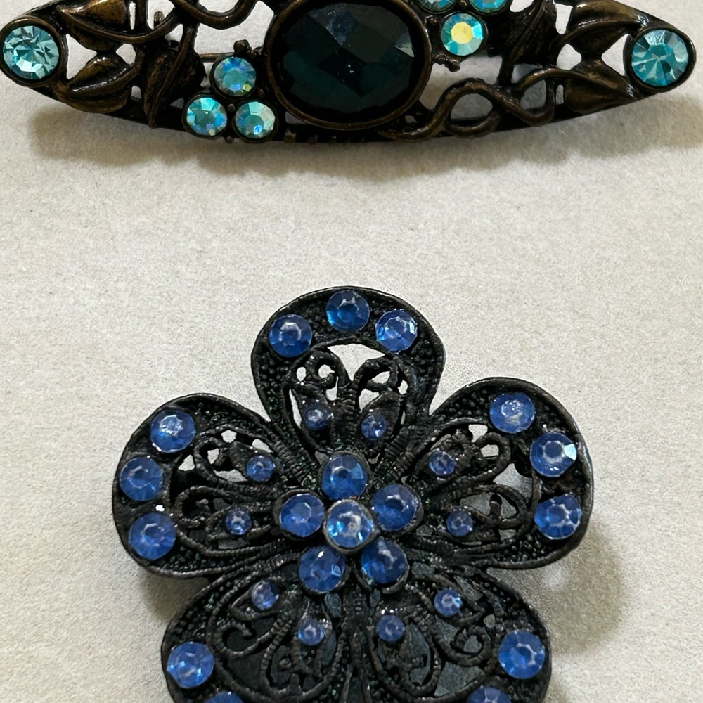 Vintage-Inspired Black and Blue Crystal Brooch Set
